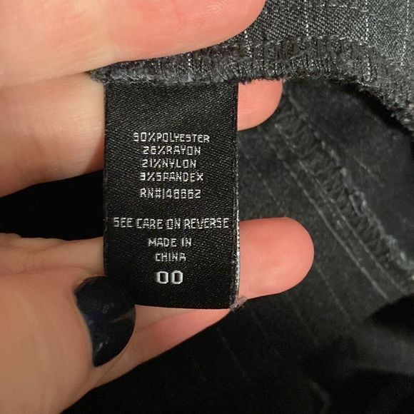 Torrid Gray with White Pinstripes Elastic Waist Capri Casual Pants Size 00 - Picture 6 of 7